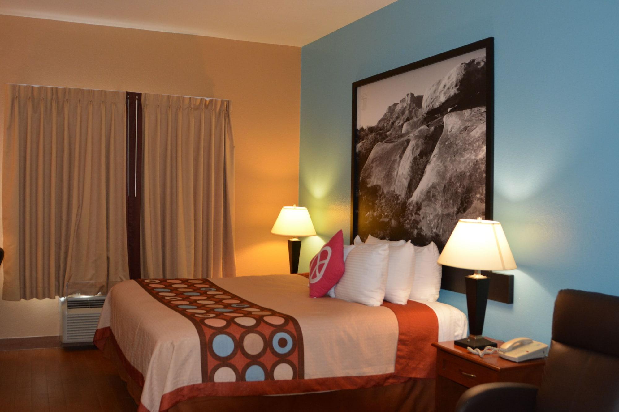Super 8 By Wyndham Austin/Airport South Hotel Екстериор снимка