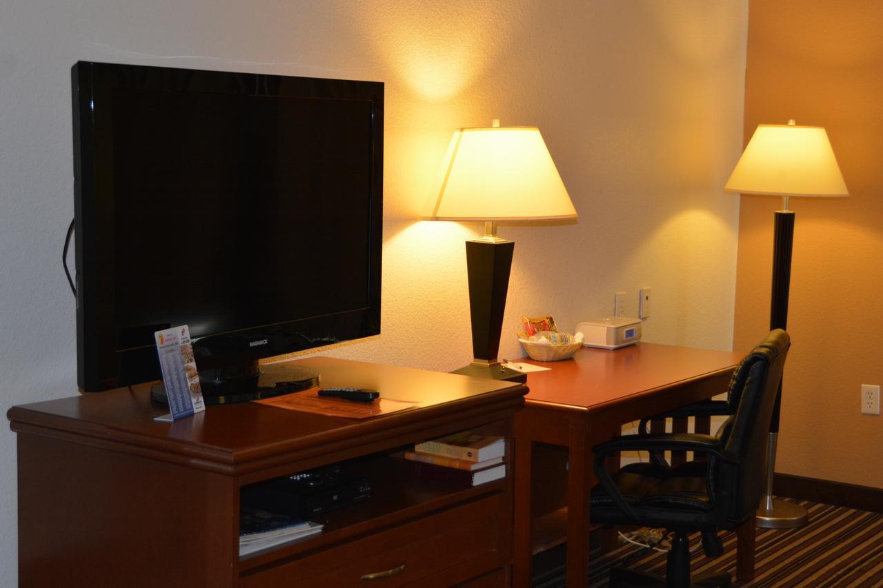 Super 8 By Wyndham Austin/Airport South Hotel Екстериор снимка