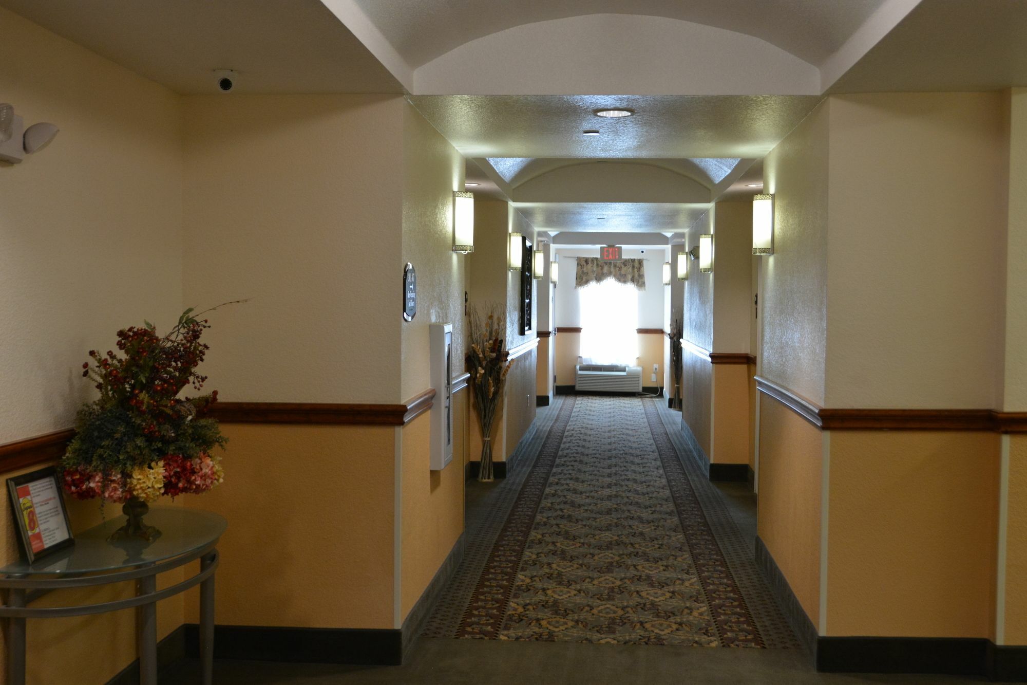 Super 8 By Wyndham Austin/Airport South Hotel Екстериор снимка