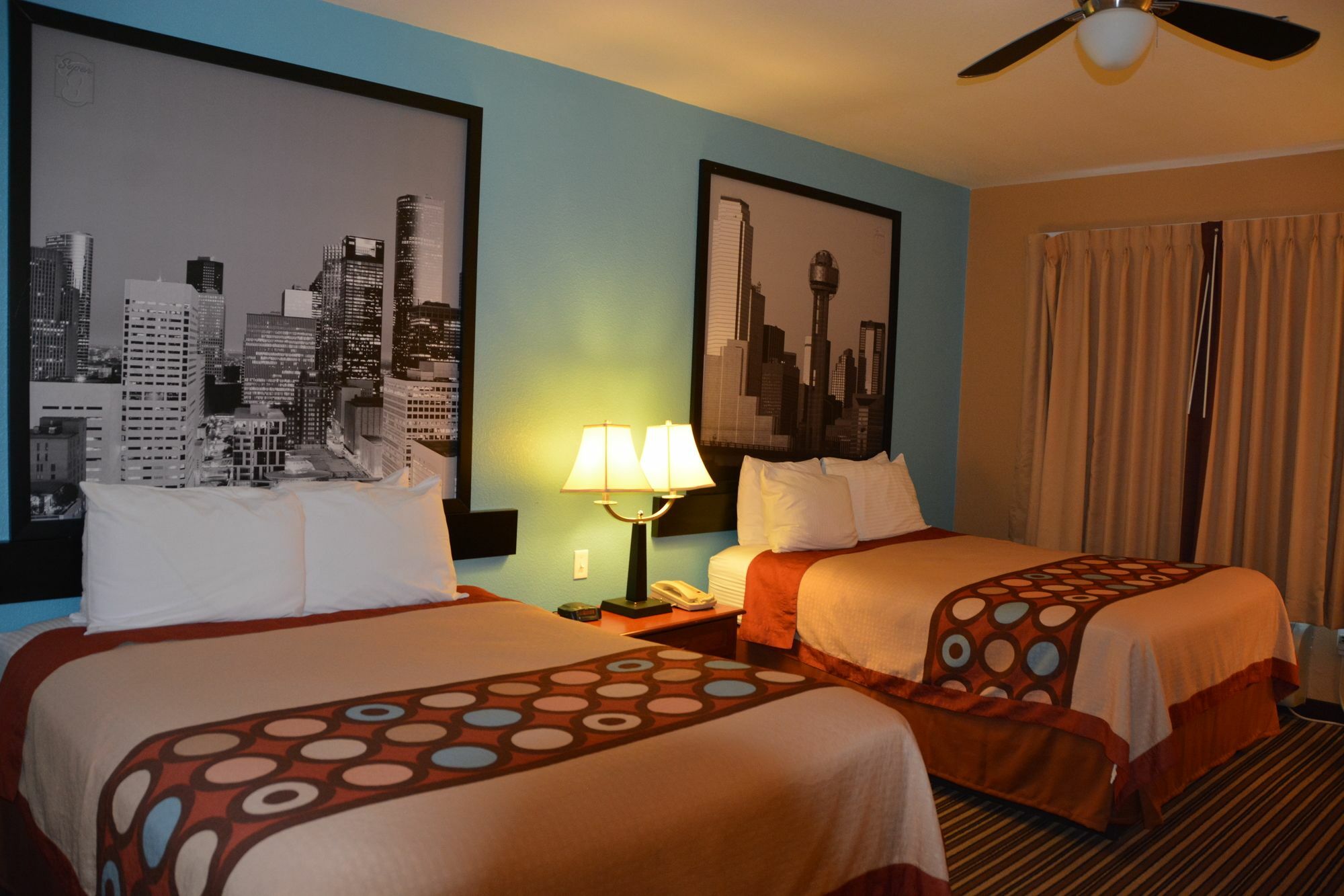 Super 8 By Wyndham Austin/Airport South Hotel Екстериор снимка